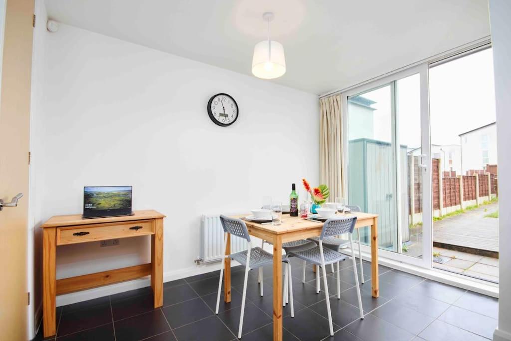Dellehomes- Free Parking, Wfh, Family-Friendly แมนเชสเตอร์ ภายนอก รูปภาพ