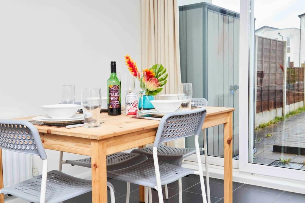 Dellehomes- Free Parking, Wfh, Family-Friendly แมนเชสเตอร์ ภายนอก รูปภาพ